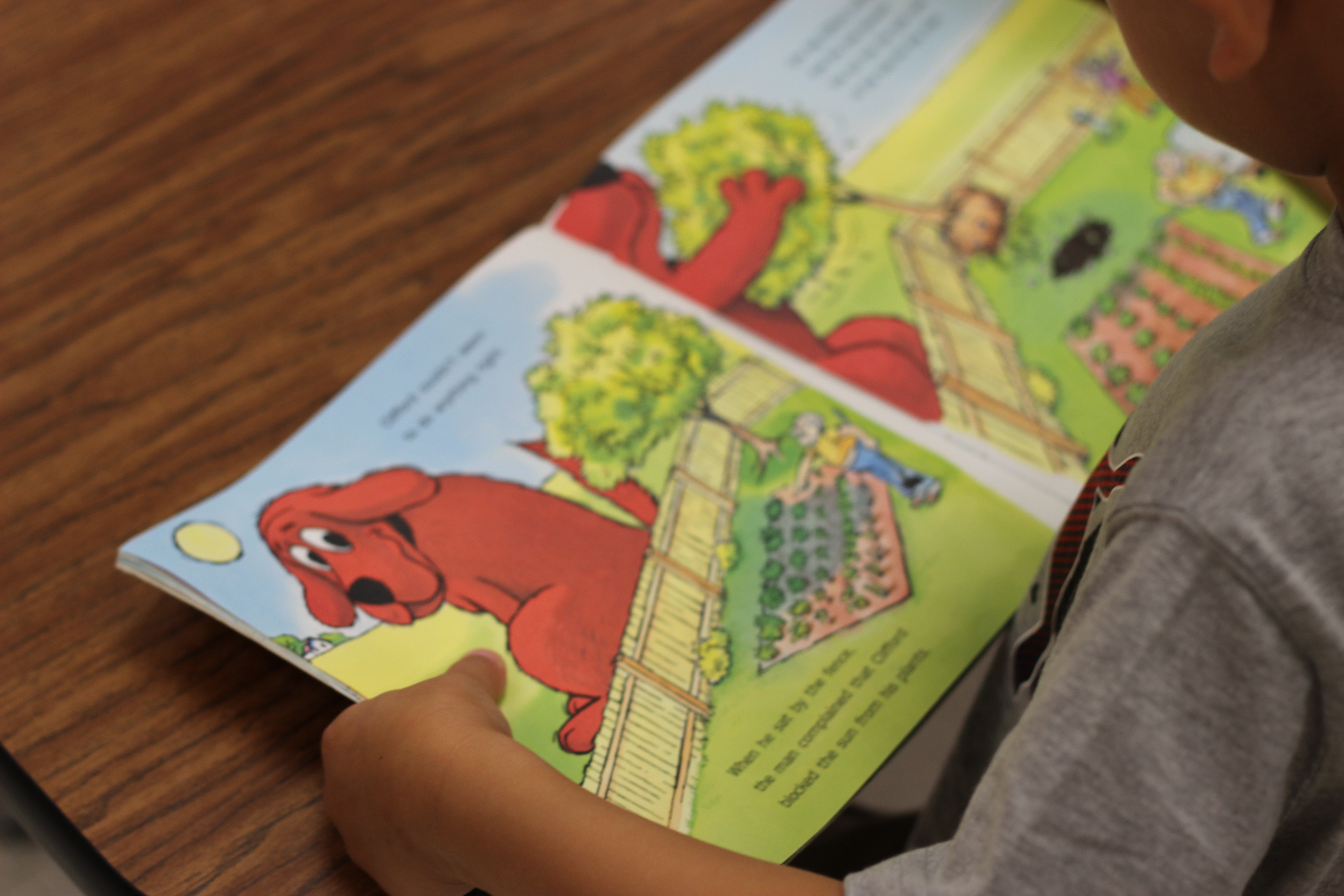 Back to school centers building stamina with reading library books in kindergarten