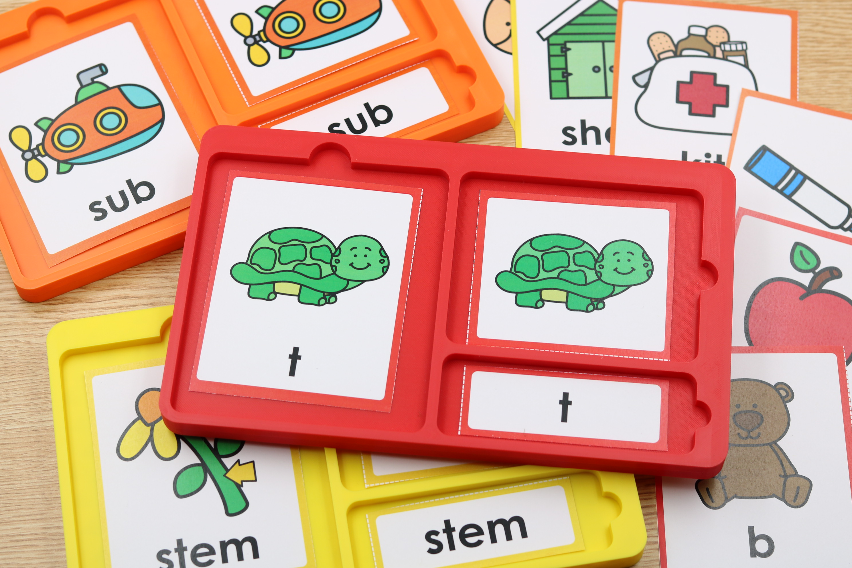 Free 3D printable sorting tray used with self-correcting phonics cards