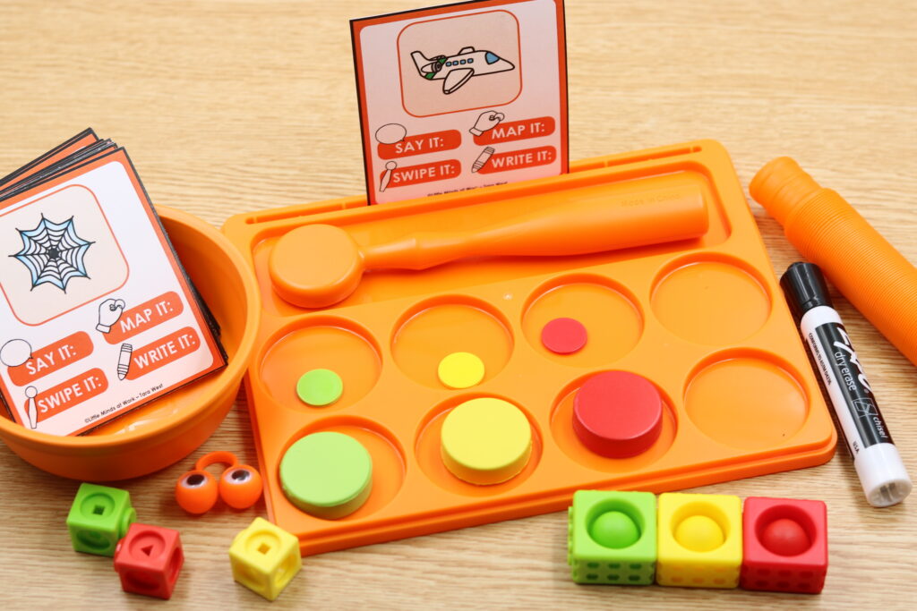 Free CVC segmenting picture cards for phonics word mapping practice