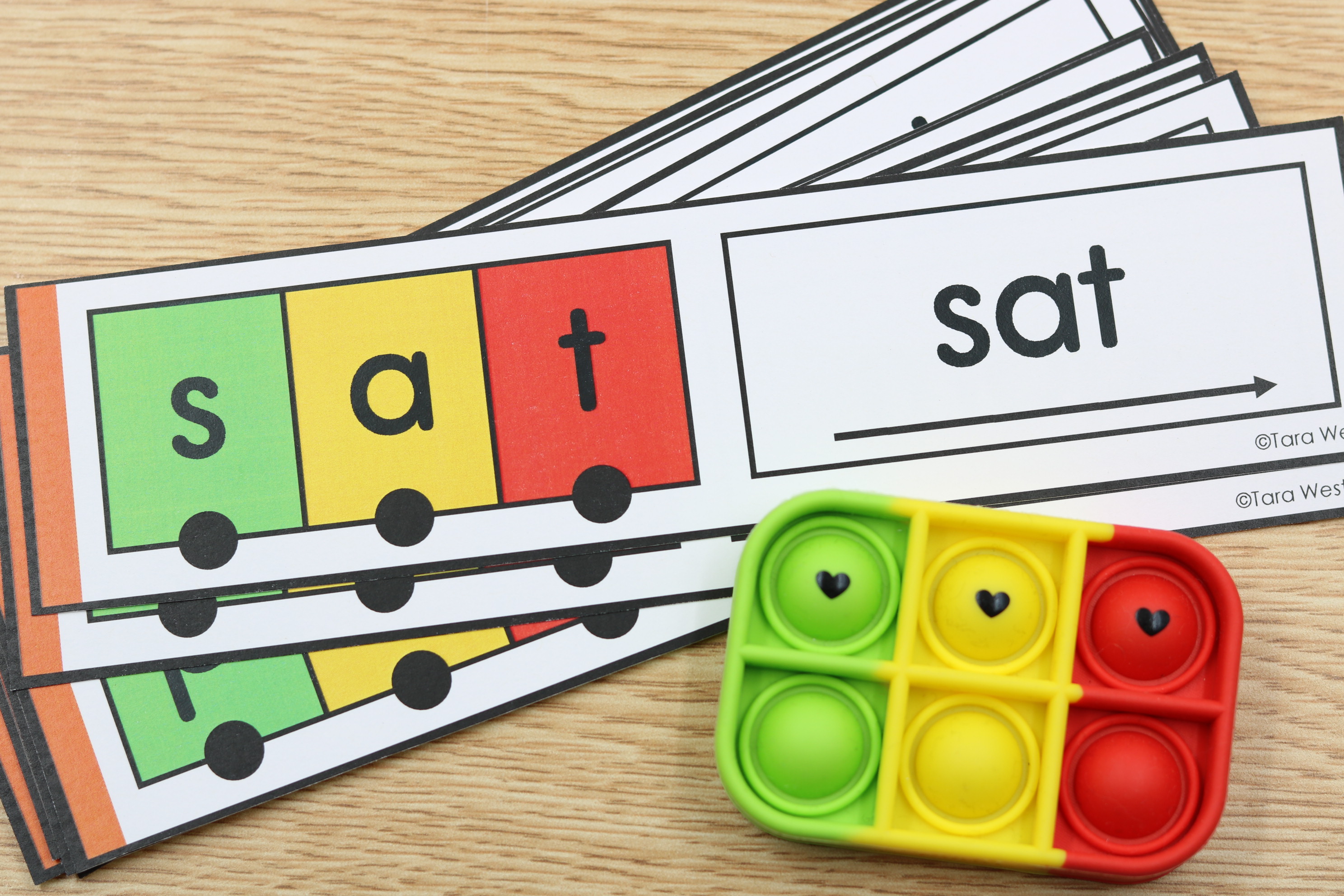 CVC free kindergarten blending strips. Science of reading phonics small groups.