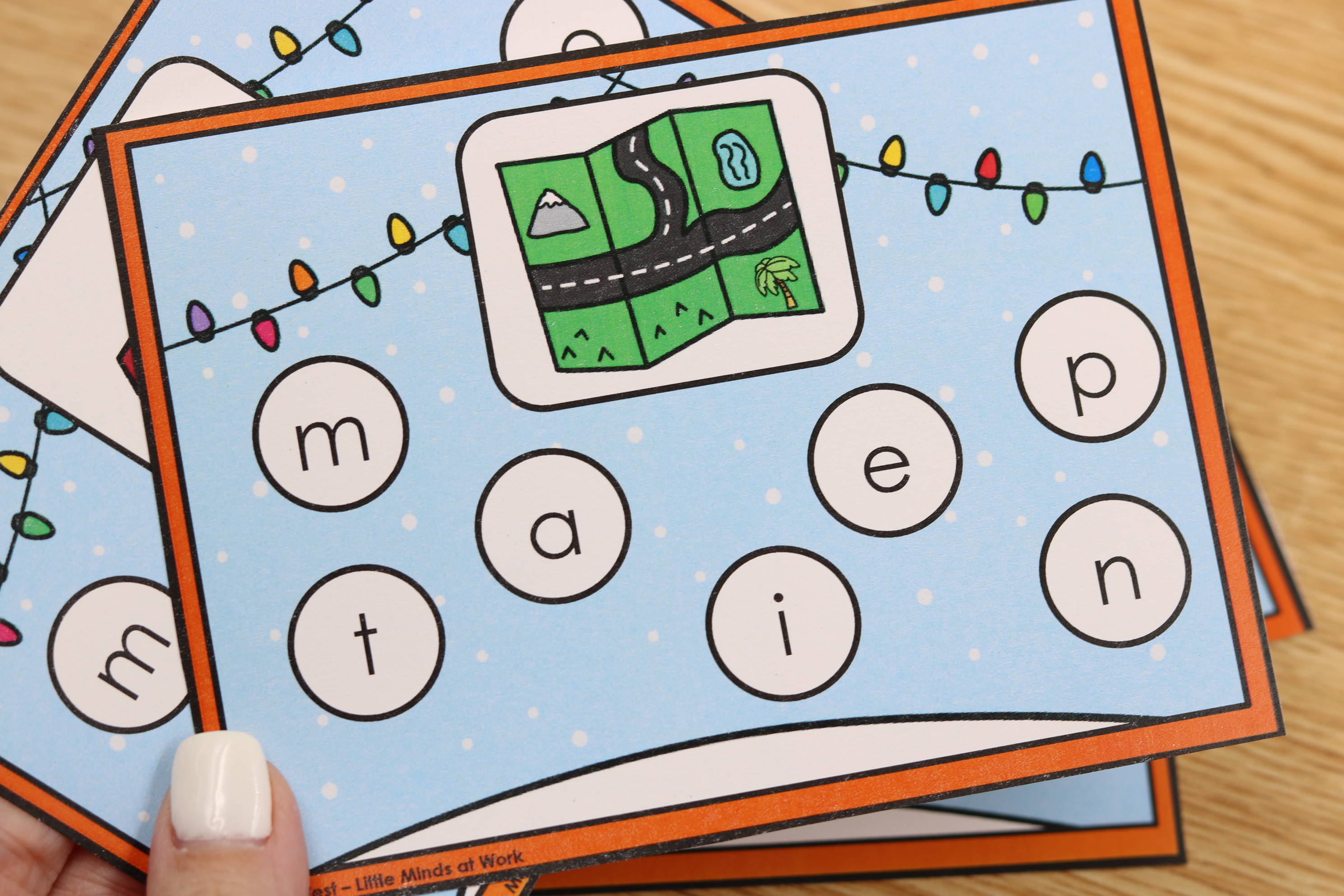 Free December bulb-by-bulb phonics cards for early reading skills